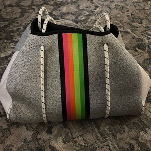 HAUTE SHORE Greyson Neoprene Gray/White Tote. Multi-Color Stripe.(060)